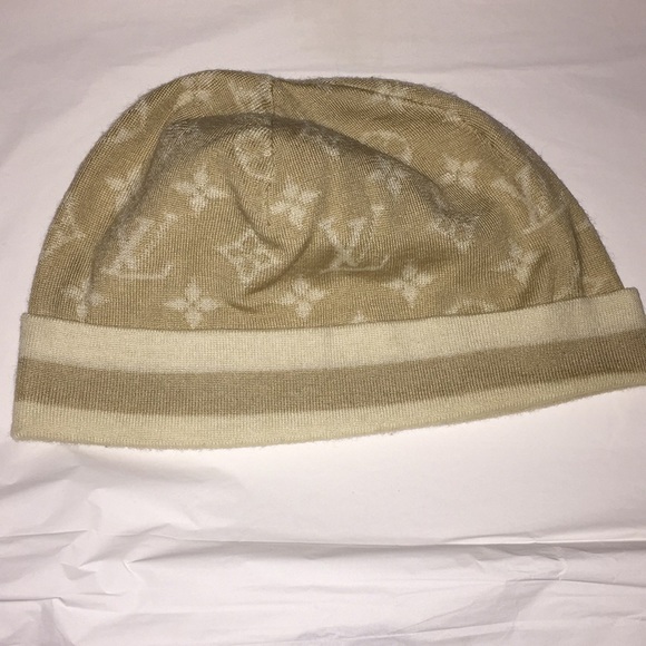 Louis Vuitton cashmere beanie and scarf combo - Picture 4 of 6